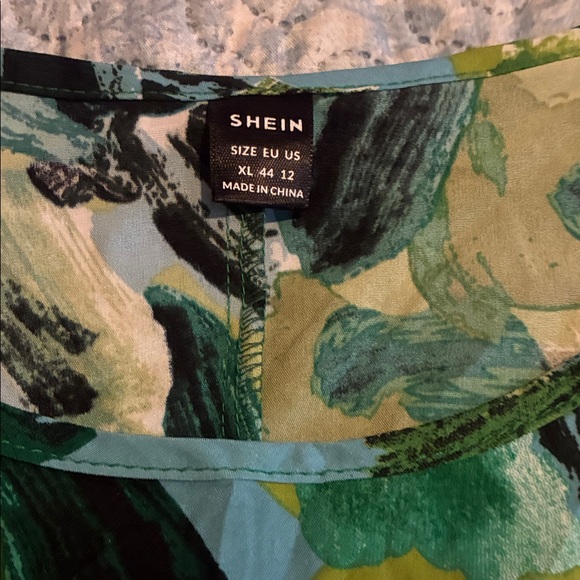 SHEIN Artistic Green and Black Short Sleeve Top - Picture 2 of 5